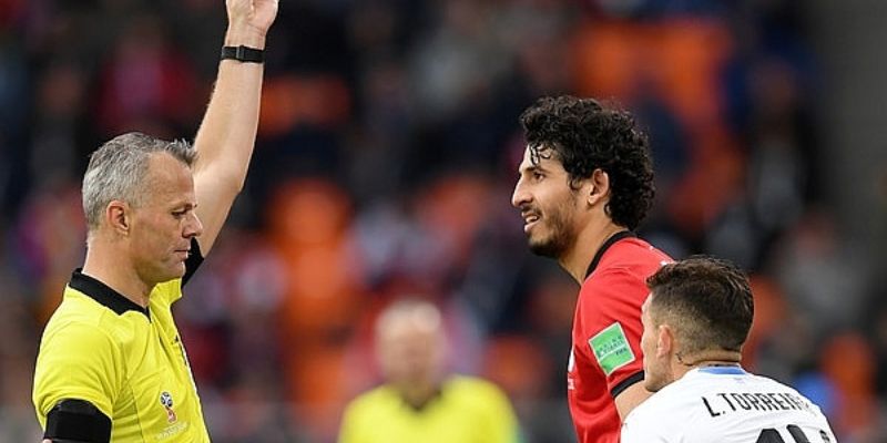 Soi kèo thẻ vàng