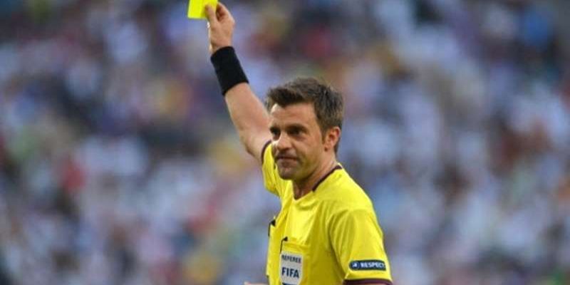 Soi kèo thẻ vàng